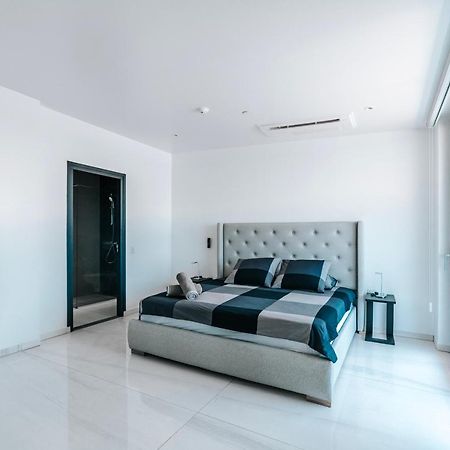 Gray Door Apartments - Adults Only Palm Beach Dış mekan fotoğraf