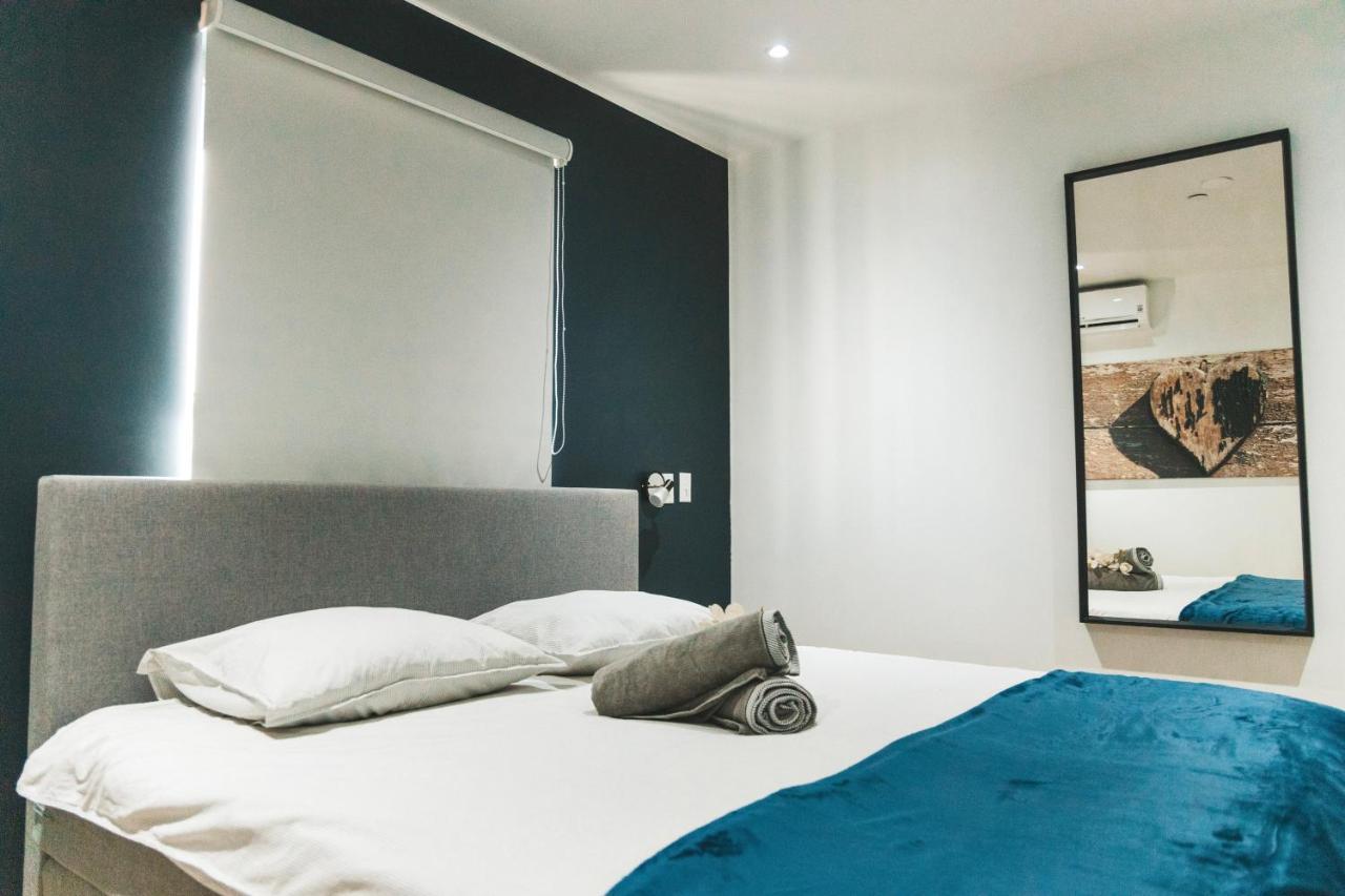 Gray Door Apartments - Adults Only Palm Beach Dış mekan fotoğraf