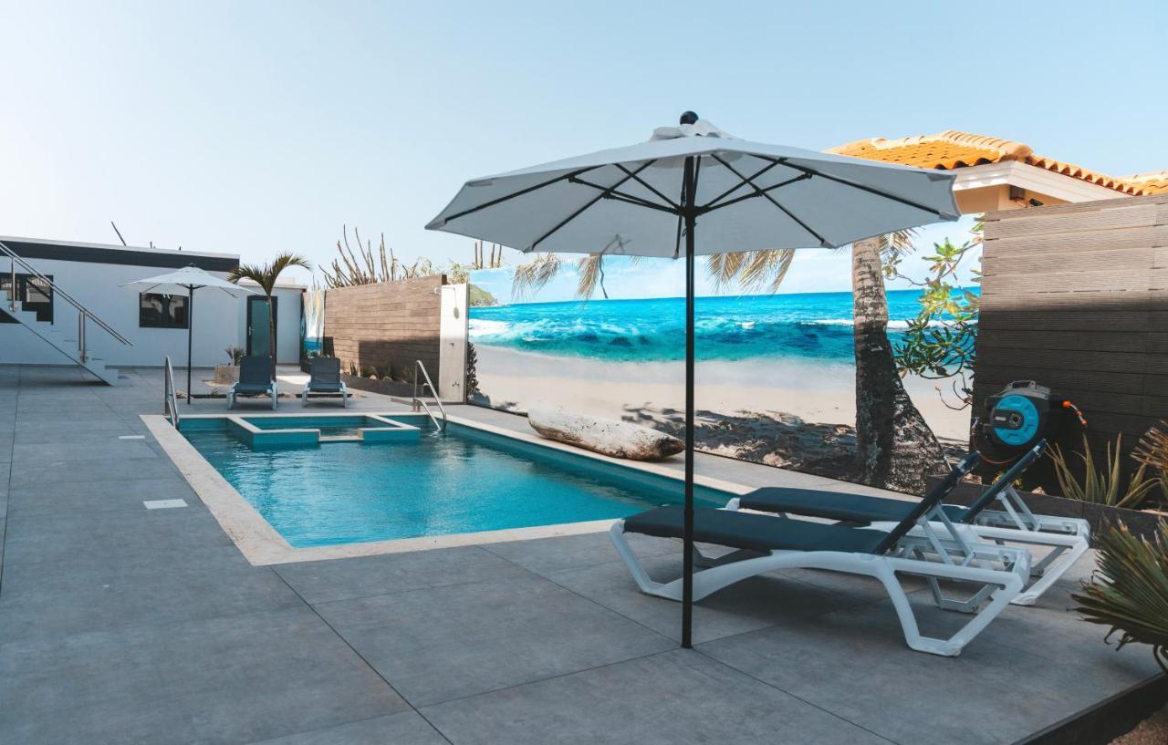 Gray Door Apartments - Adults Only Palm Beach Dış mekan fotoğraf
