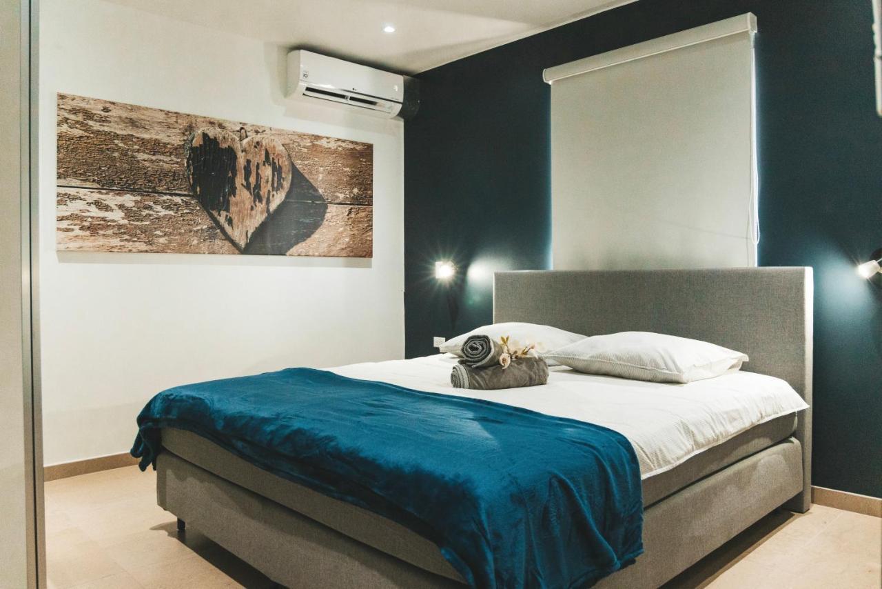 Gray Door Apartments - Adults Only Palm Beach Dış mekan fotoğraf