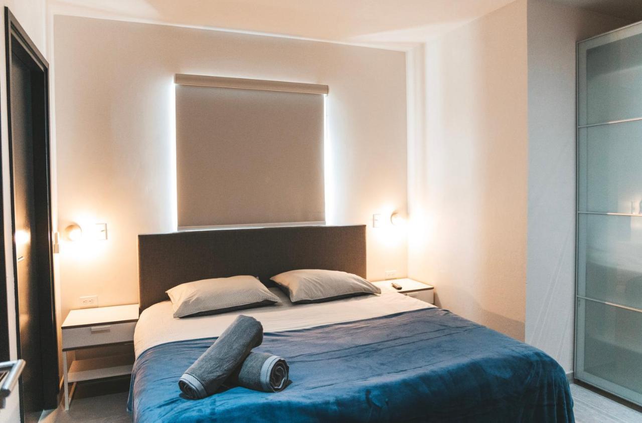 Gray Door Apartments - Adults Only Palm Beach Dış mekan fotoğraf