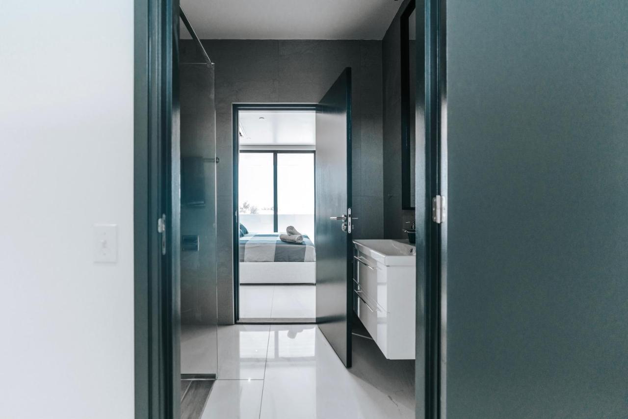 Gray Door Apartments - Adults Only Palm Beach Dış mekan fotoğraf