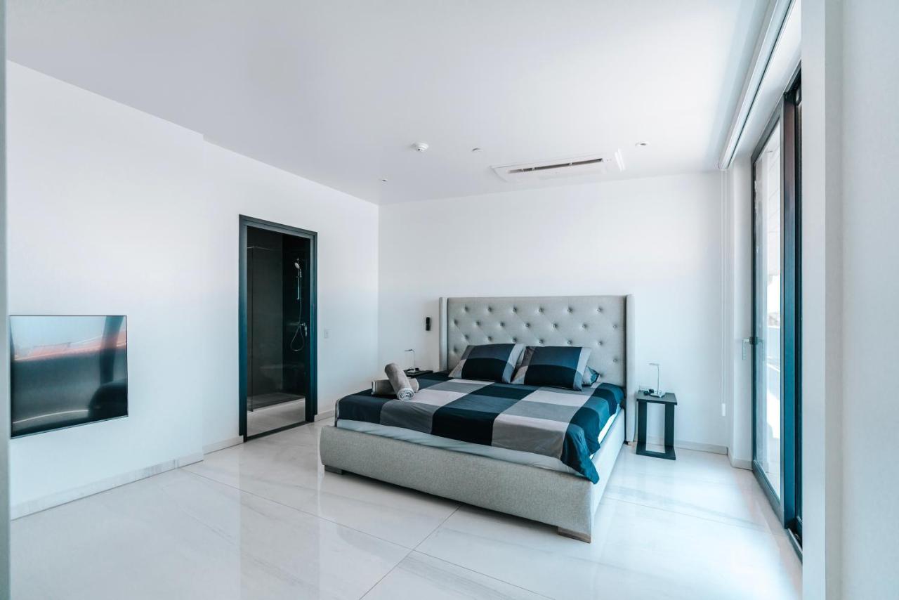 Gray Door Apartments - Adults Only Palm Beach Dış mekan fotoğraf