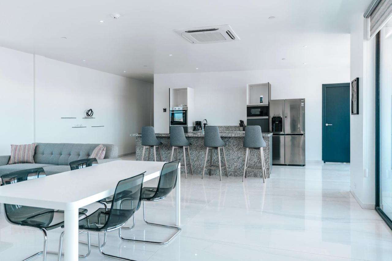 Gray Door Apartments - Adults Only Palm Beach Dış mekan fotoğraf